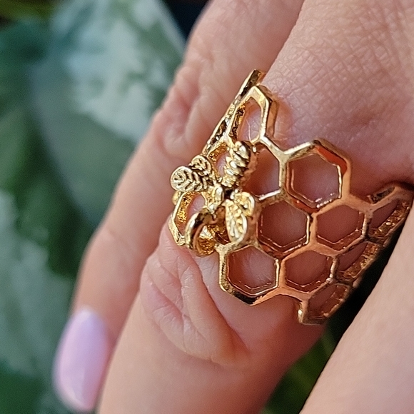 🔥LAST ONE🔥 Honeycomb Bee Charm Cuff Fashion Ring - Picture 4 of 8